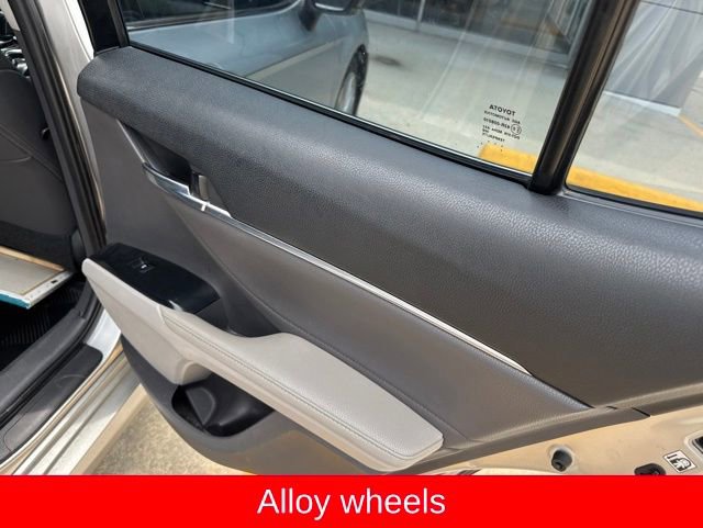 Used 2018 Toyota Camry XLE FWD image 19