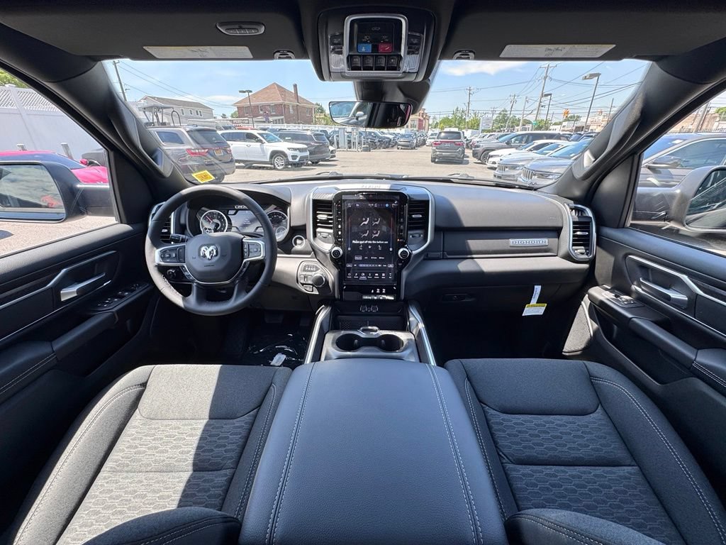 New 2026 RAM 1500 4x4 Crew Cab image 10