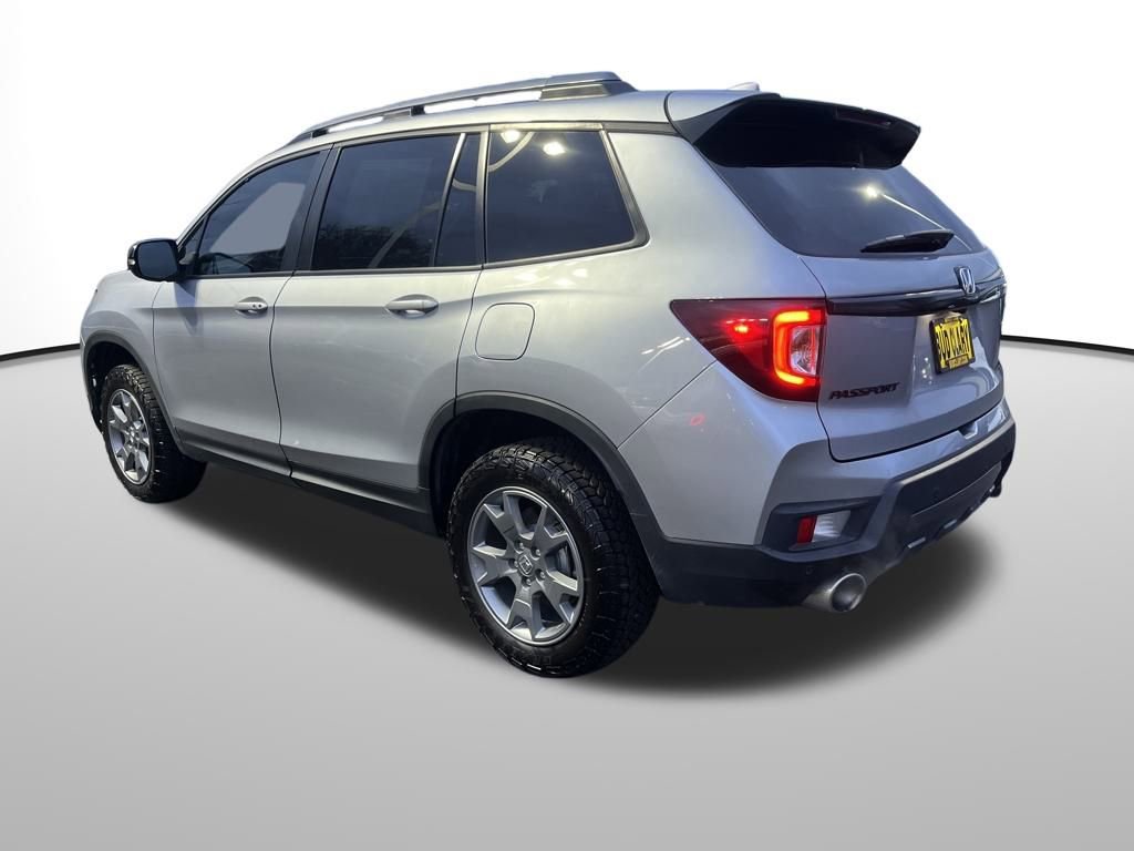 Used 2025 Honda Passport TrailSport image 3