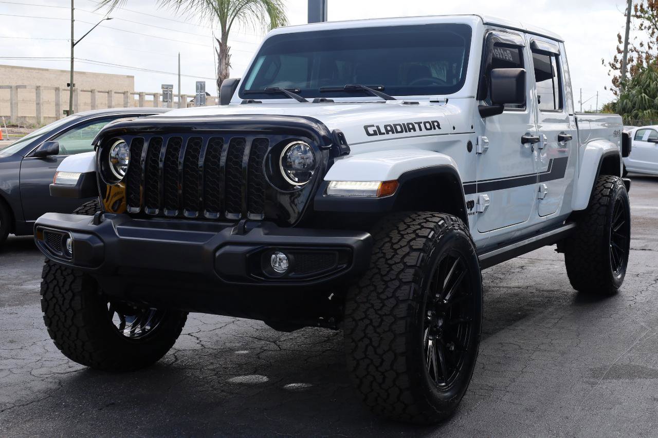 Used 2023 Jeep Gladiator Sport AWD/4WD image 2