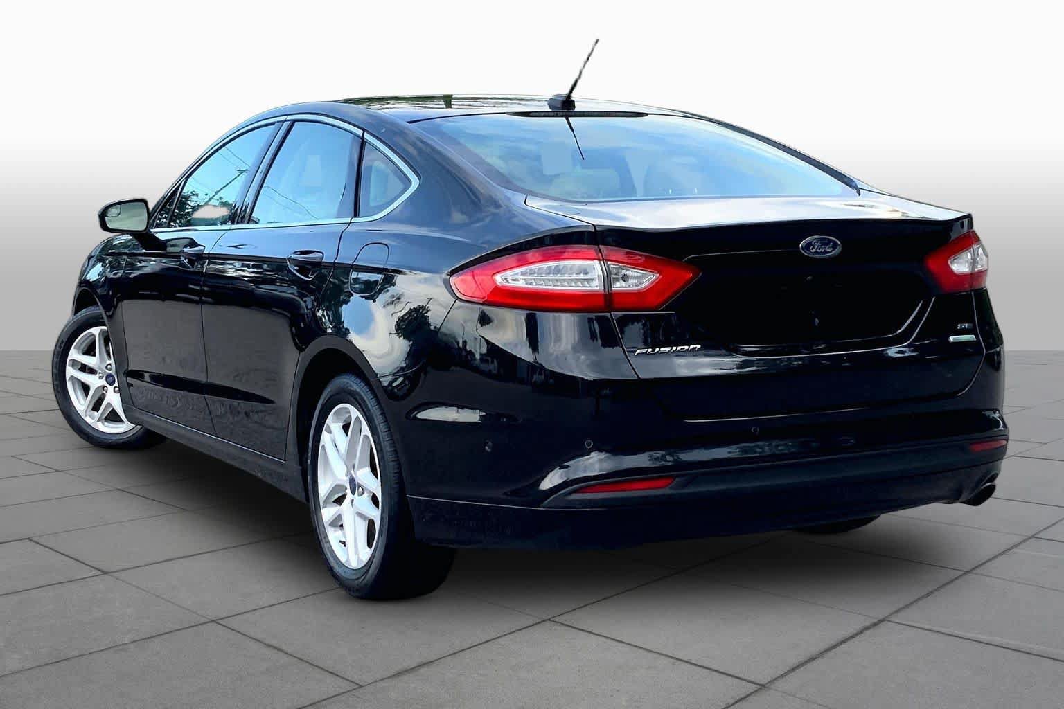 Used 2014 Ford Fusion SE w/ Equipment Group 202A FWD image 11