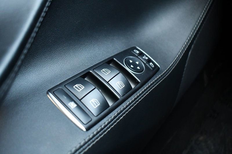 Used 2015 Tesla Model S 70D image 19