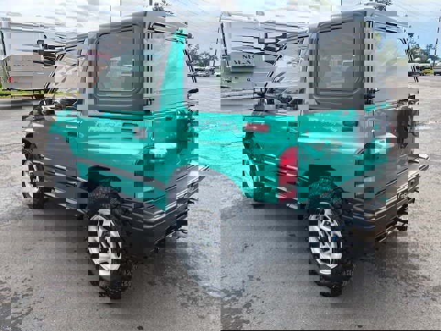 Used 1995 Geo Tracker 4WD 2-Door image 3