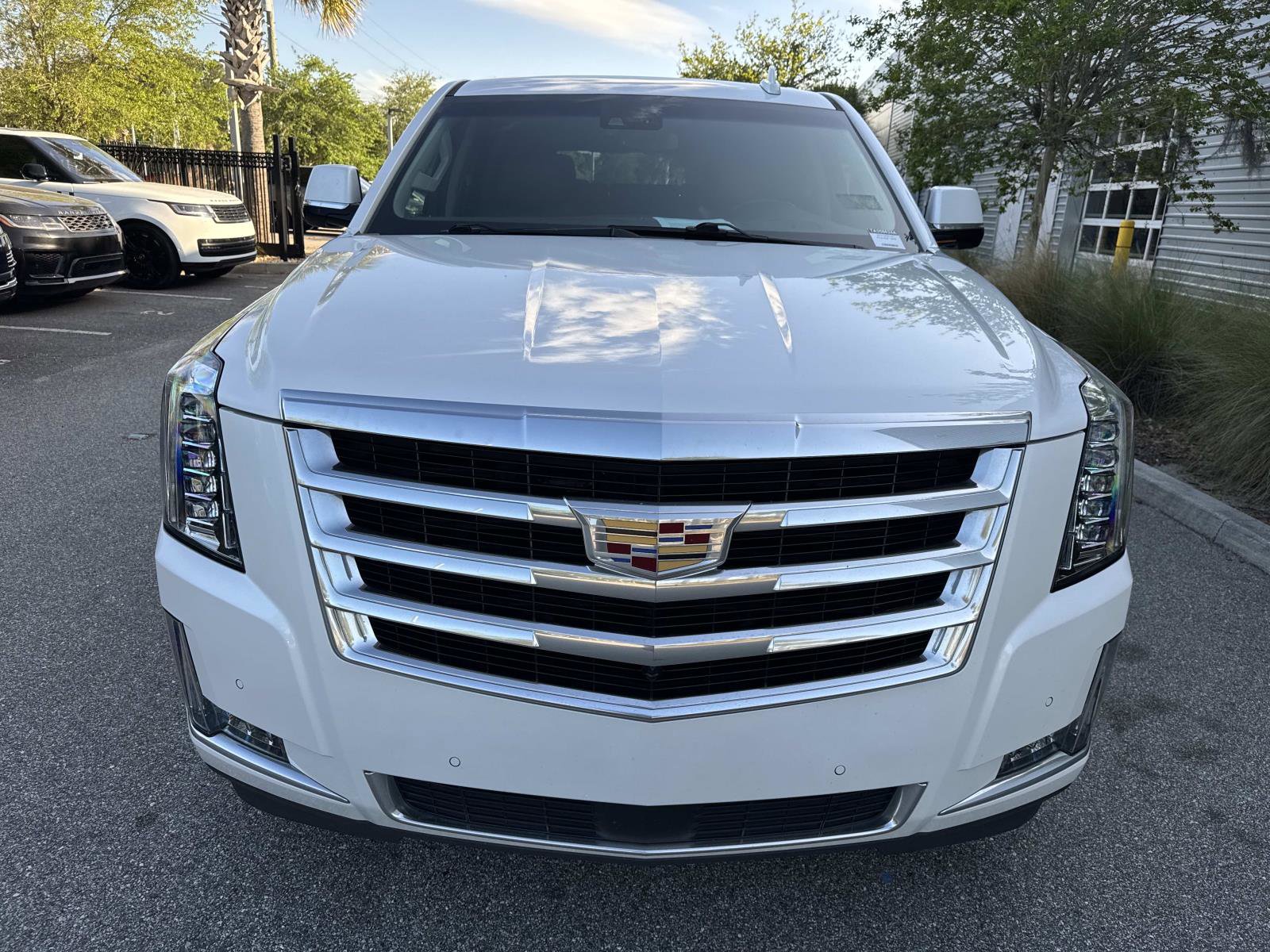 Used 2019 Cadillac Escalade Premium Luxury image 8