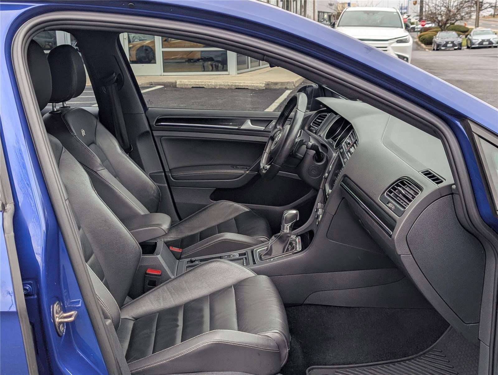 Used 2016 Volkswagen Golf R 4-Door image 10