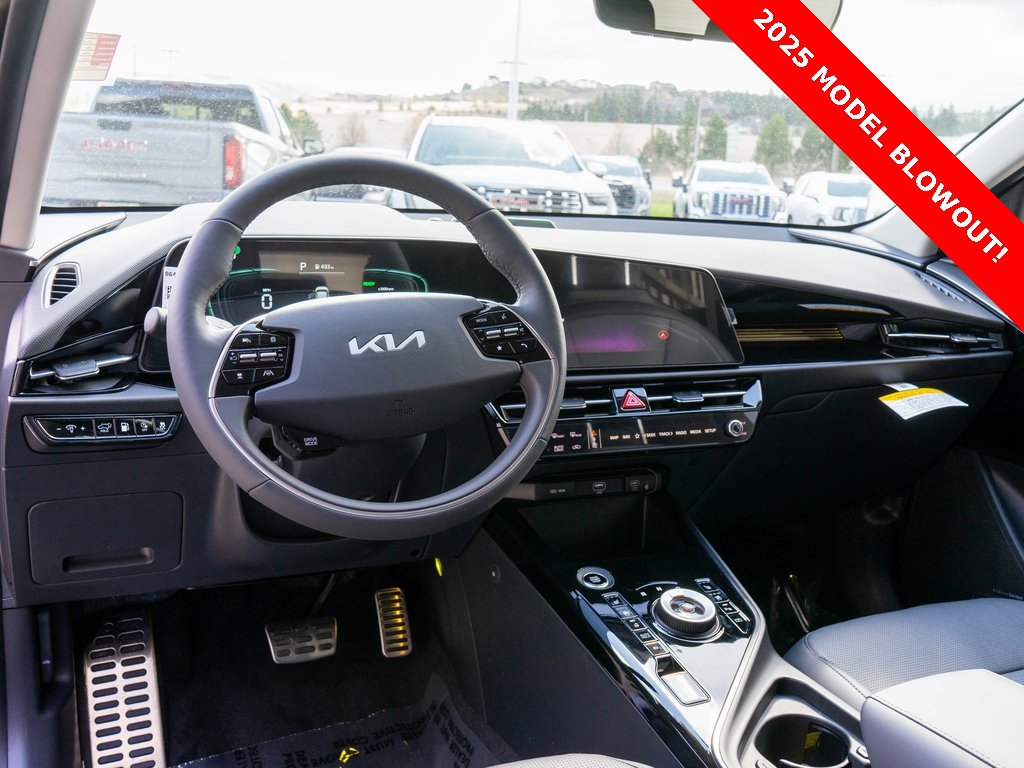 New 2025 Kia Niro SX Touring image 16