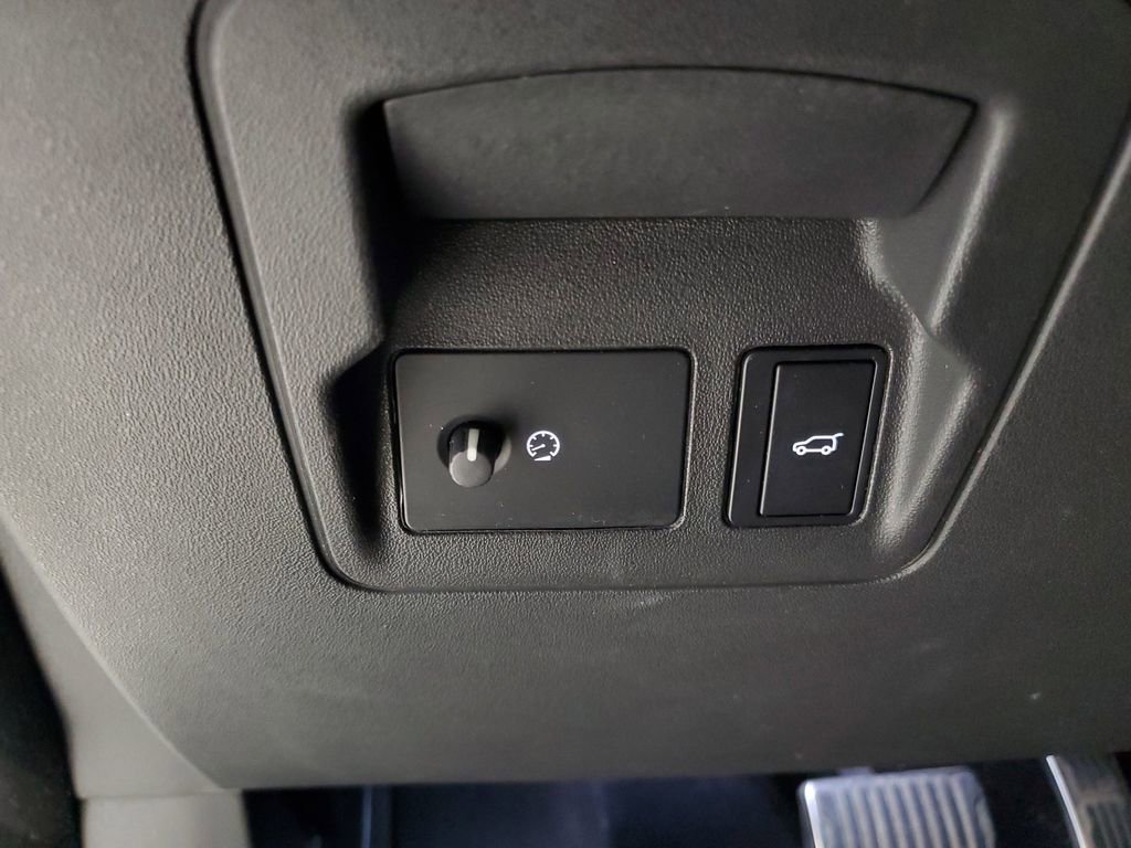 Used 2021 Land Rover Range Rover Velar R-Dynamic S image 13