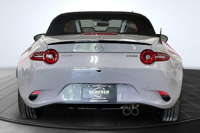 New 2026 MAZDA MX-5 Miata Club w/ Weather Package RWD image 4