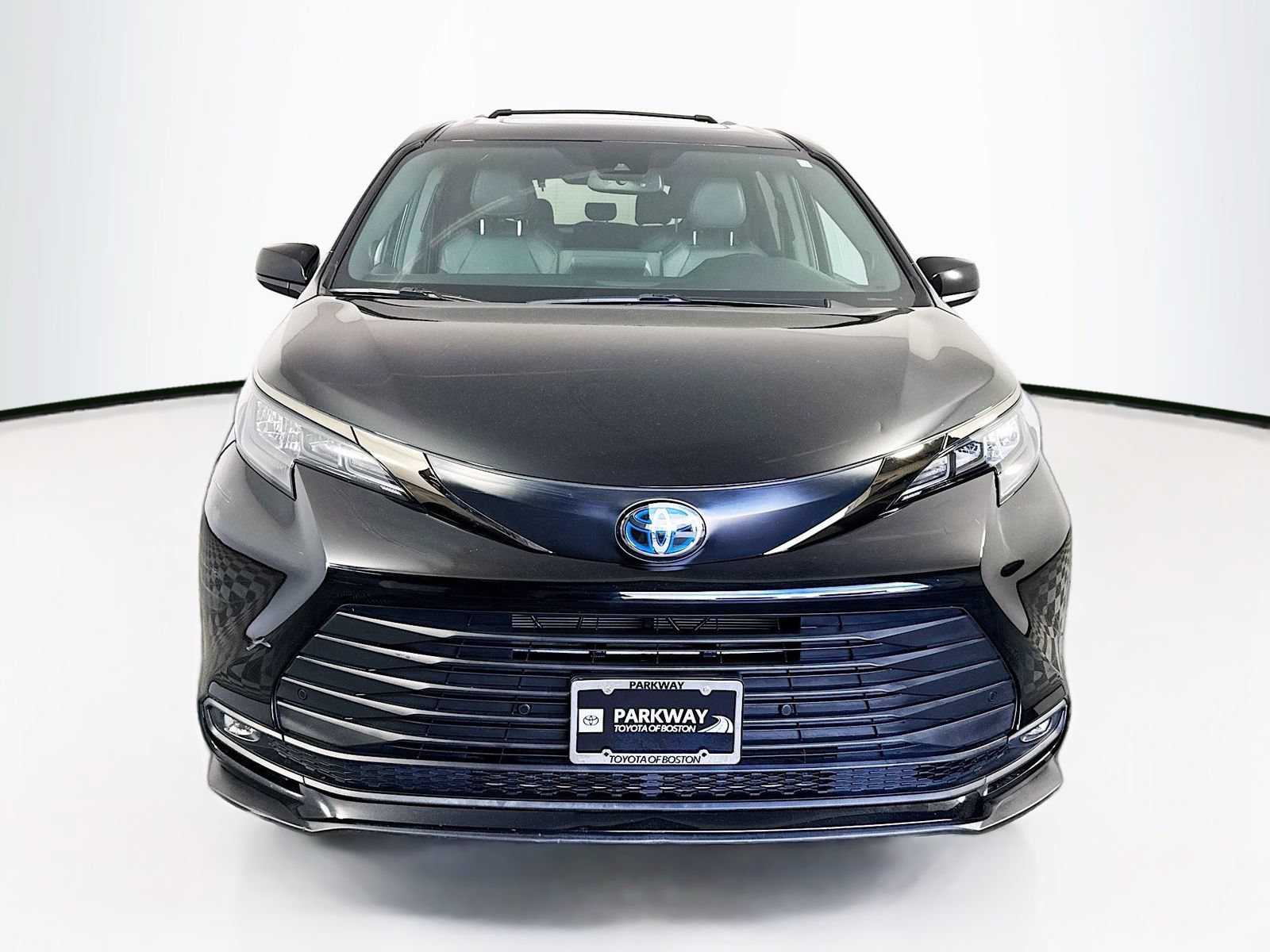 Certified 2022 Toyota Sienna XLE Woodland Edition AWD/4WD image 2