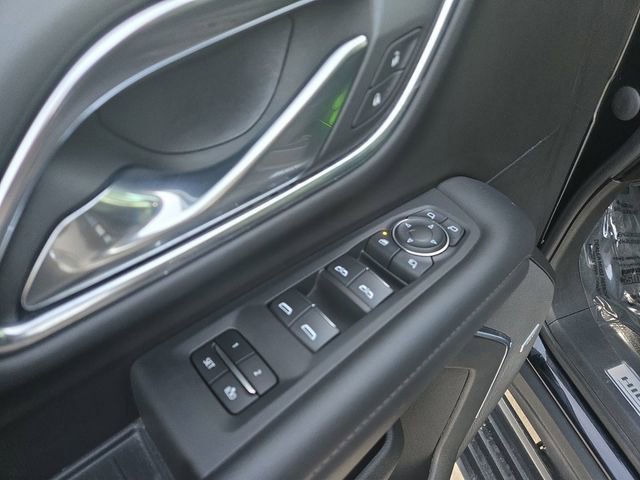 Used 2023 Chevrolet Suburban High Country image 5