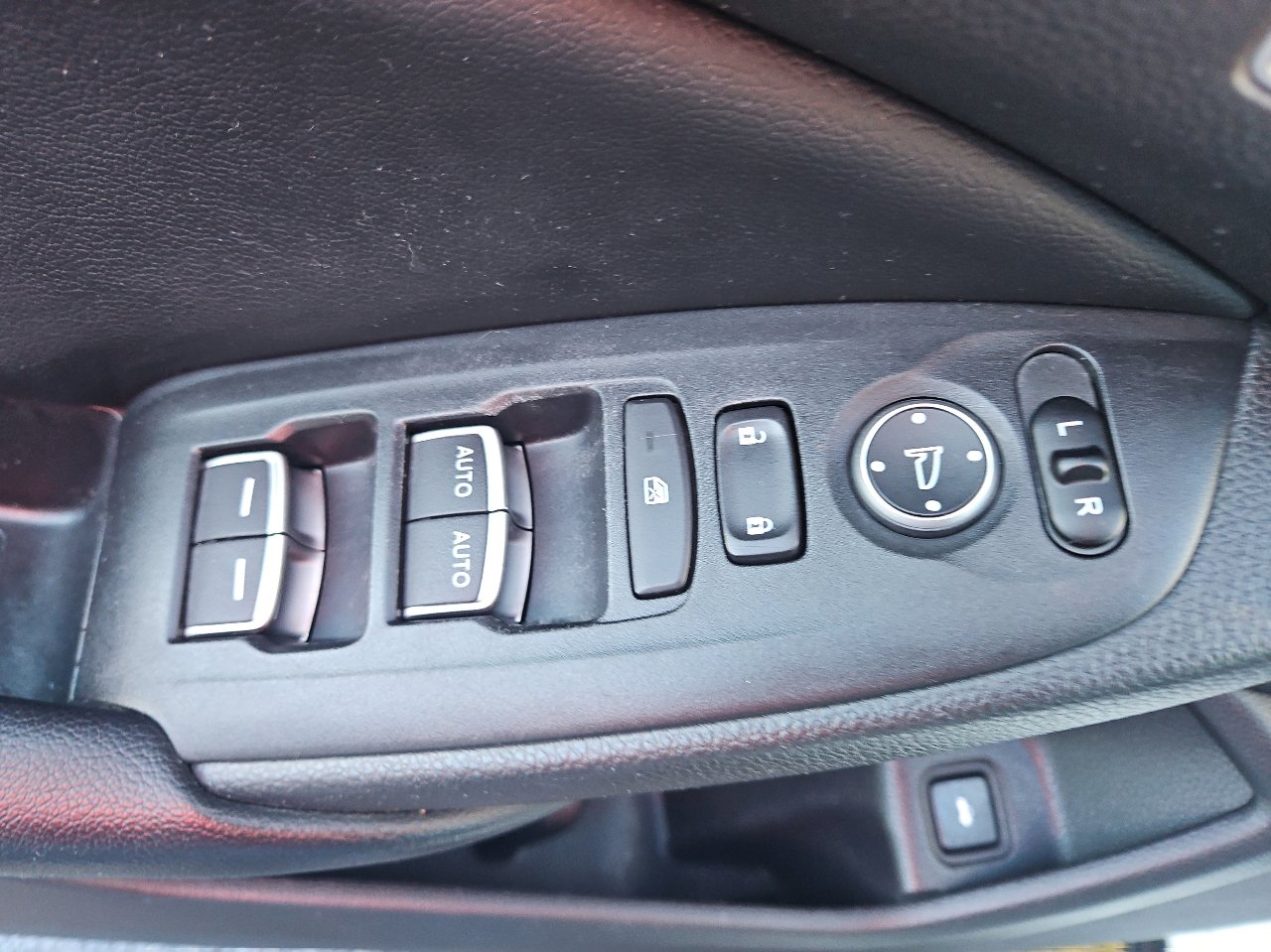 Used 2018 Honda Accord EX-L image 18