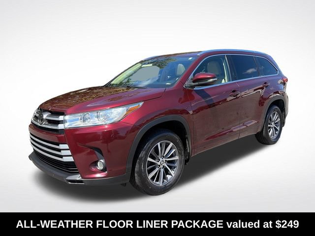 Used 2017 Toyota Highlander XLE AWD/4WD image 3
