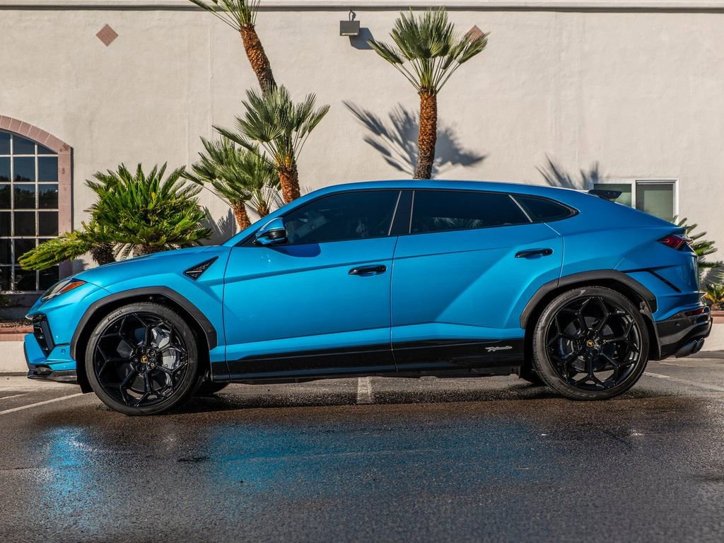 Used 2023 Lamborghini Urus Performante AWD/4WD image 2