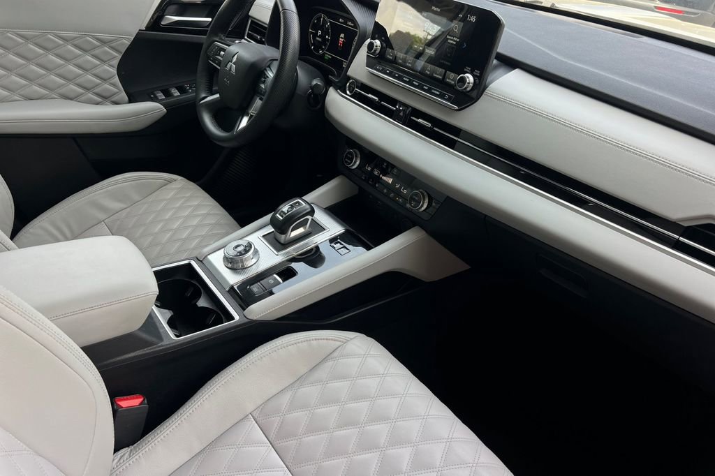 Used 2023 Mitsubishi Outlander SEL image 20