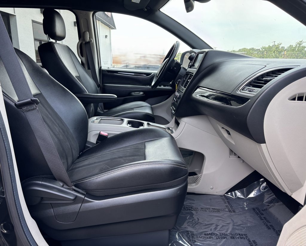 Used 2019 Dodge Grand Caravan SXT image 10