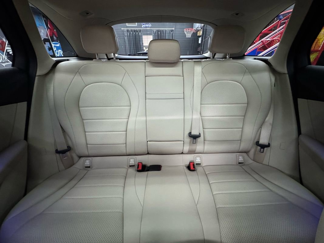 Used 2021 Mercedes-Benz GLC 300 4MATIC image 32