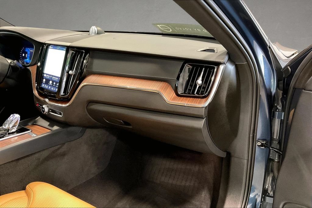 Certified 2024 Volvo XC60 T8 Ultimate w/ Protection Package Premier AWD/4WD image 27