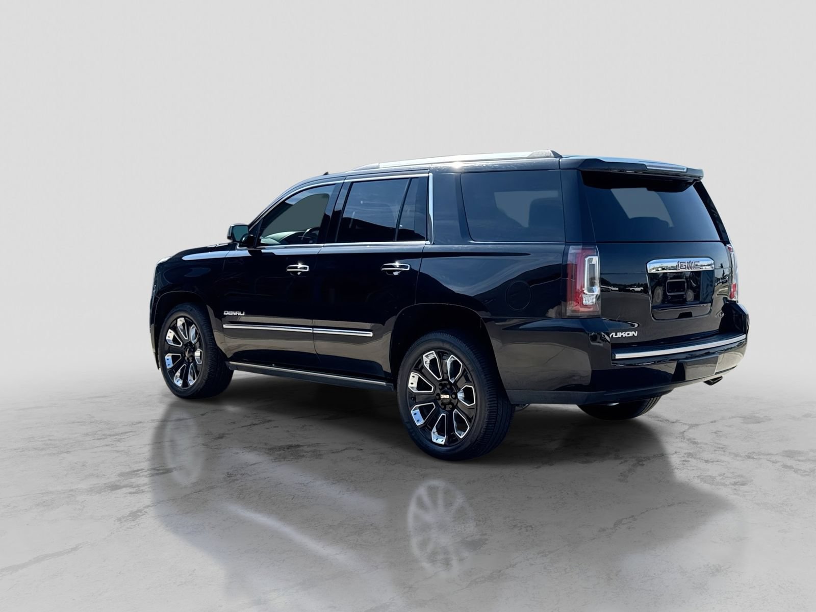Used 2020 GMC Yukon Denali w/ Denali Ultimate Black Edition AWD/4WD image 5