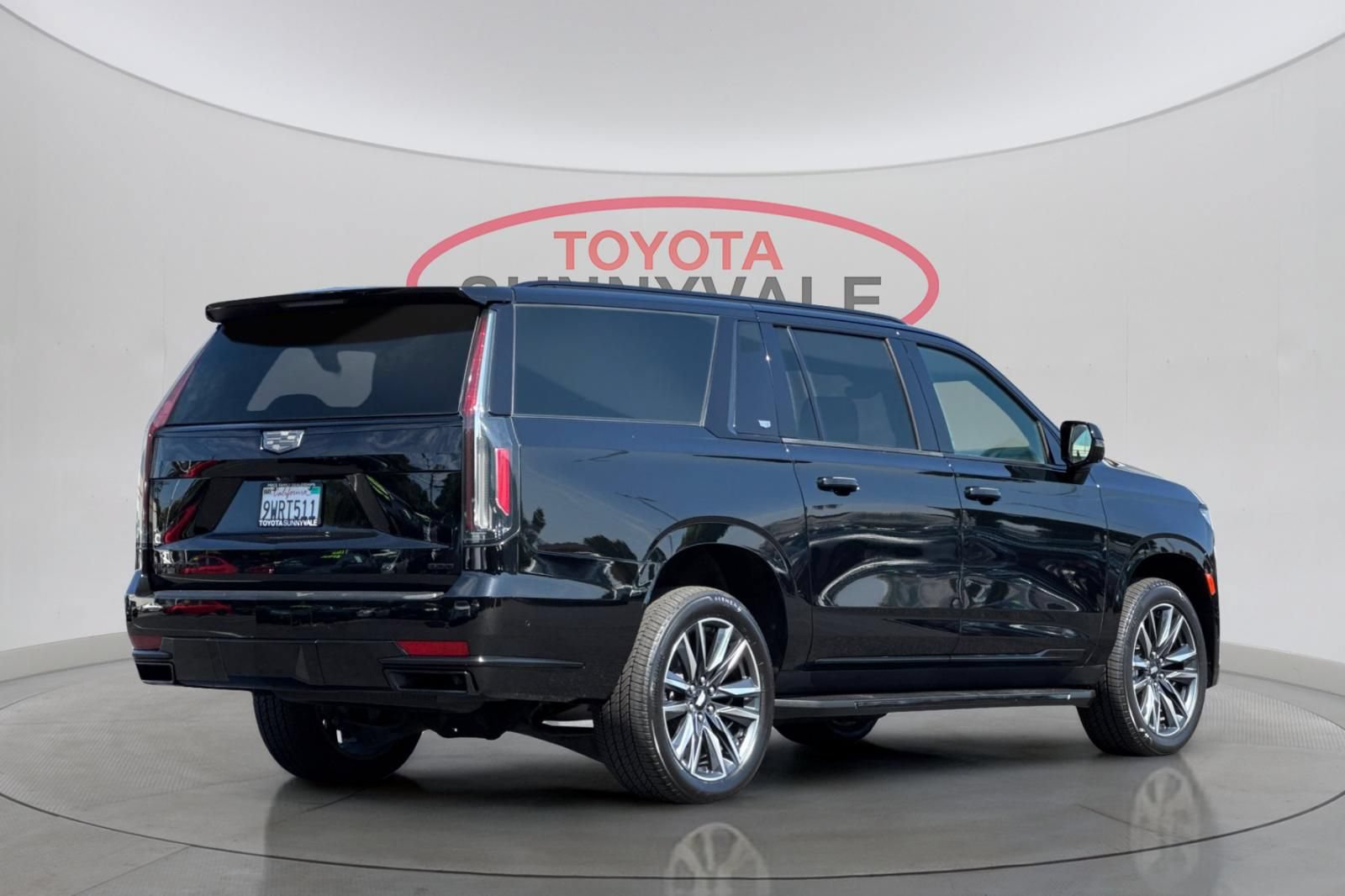 Used 2021 Cadillac Escalade ESV Sport AWD/4WD image 3