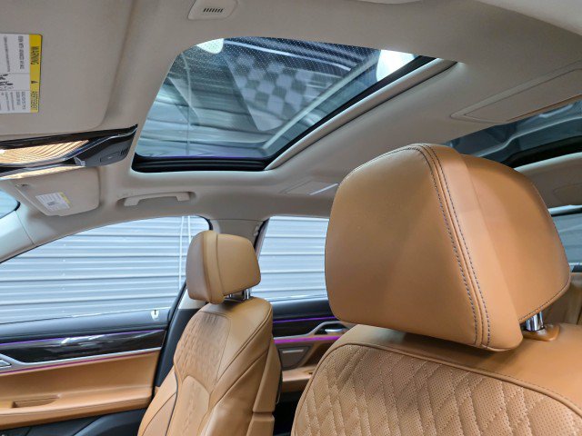 Used 2022 BMW 740i xDrive w/ Premium Package AWD/4WD image 20