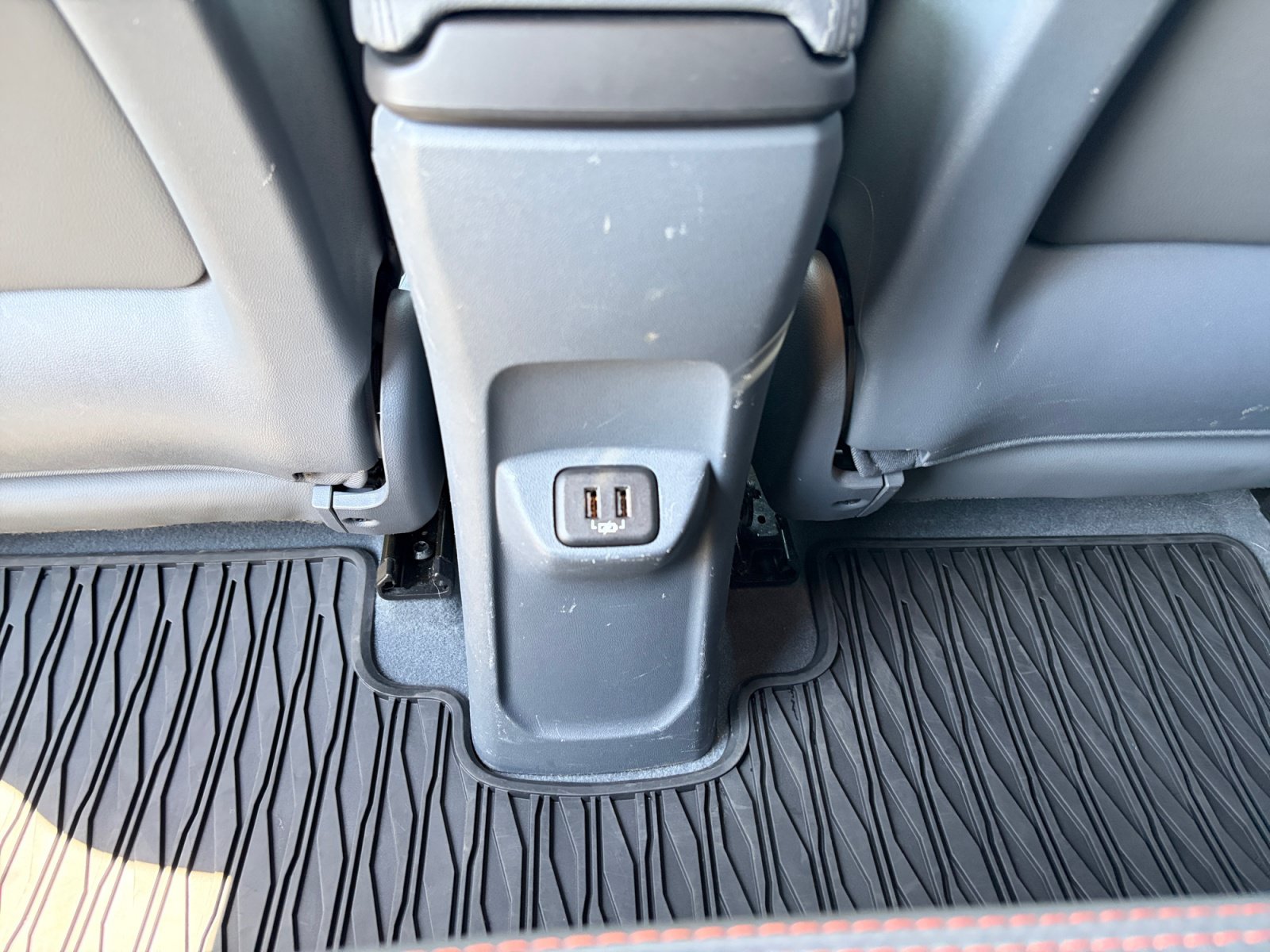 Used 2018 Chevrolet Bolt Premier w/ Infotainment Package FWD image 30