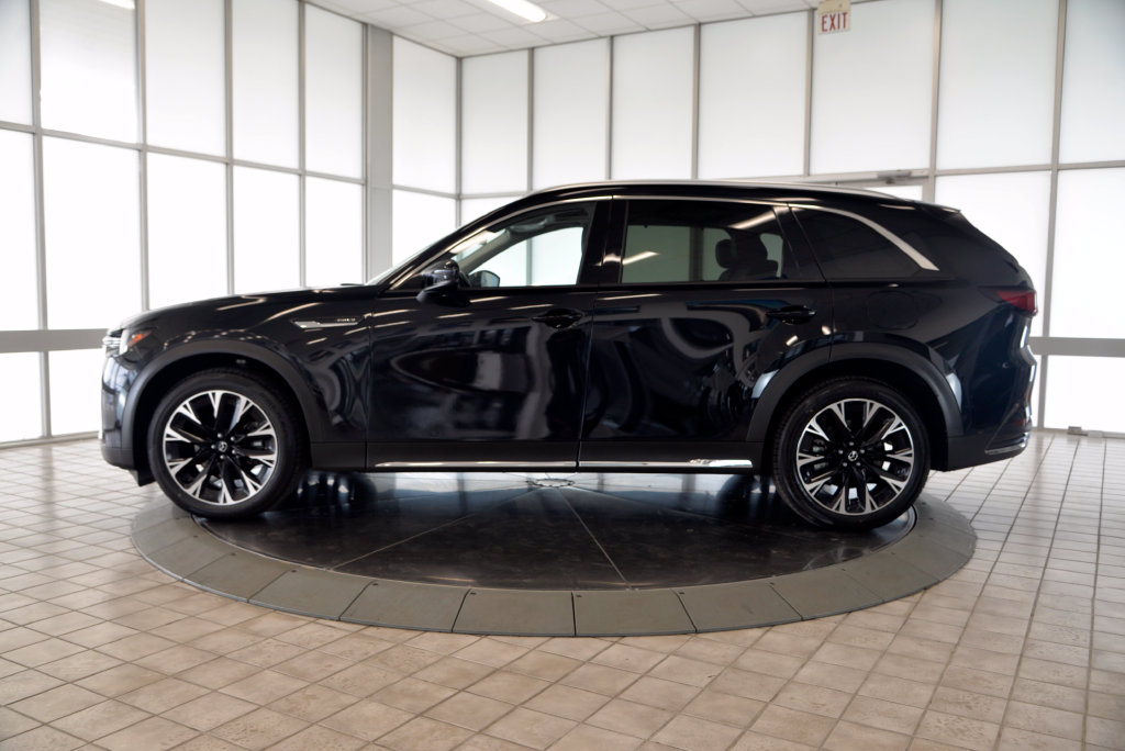 Certified 2024 MAZDA CX-90 Plug-In Hybrid w/ Premium Pkg AWD/4WD image 5