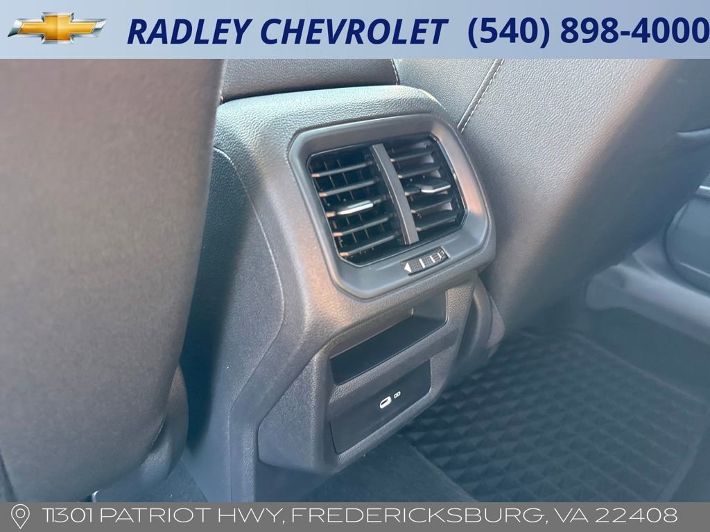 Used 2025 Volkswagen Taos SE image 13