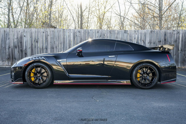 Used 2023 Nissan GT-R NISMO w/ Floor Mat Package AWD/4WD image 3