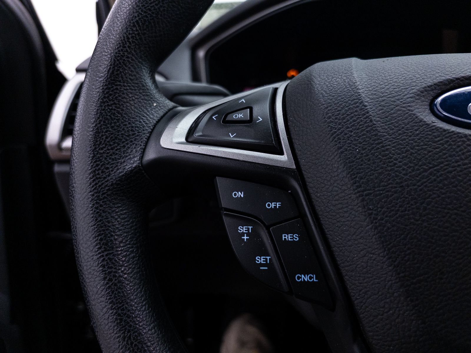 Used 2018 Ford Fusion SE w/ Fusion SE Technology Package FWD image 24