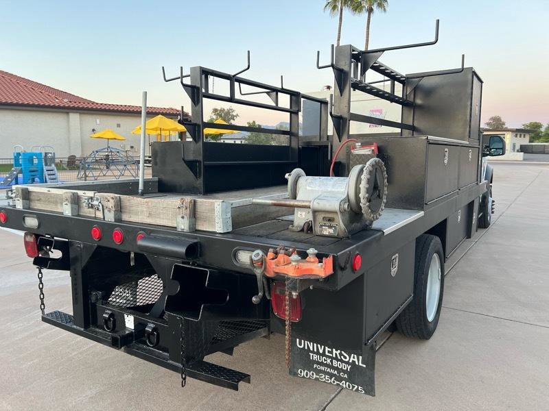 Used 2017 Ford F550 2WD Regular Cab Super Duty image 4