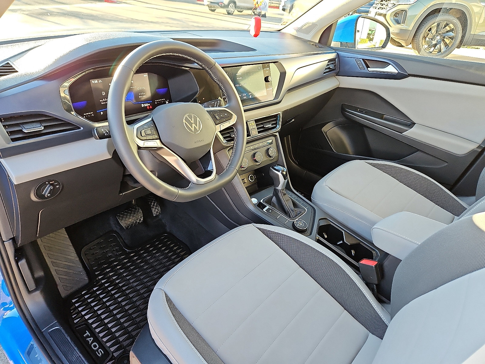 Certified 2022 Volkswagen Taos SE image 9