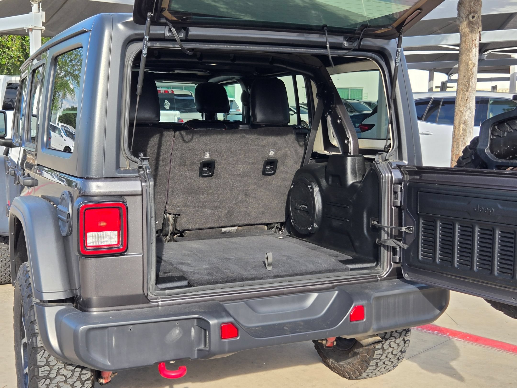 Used 2018 Jeep Wrangler Unlimited Rubicon AWD/4WD image 26