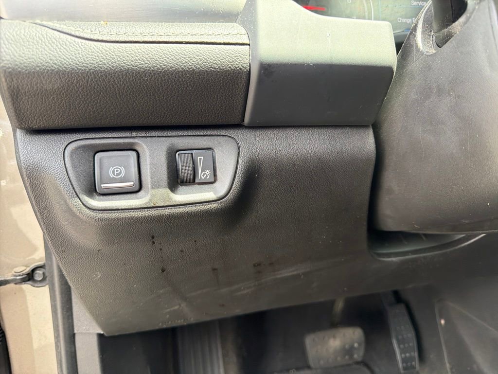 Used 2023 GMC Acadia SLE w/ Driver Convenience Package FWD image 32