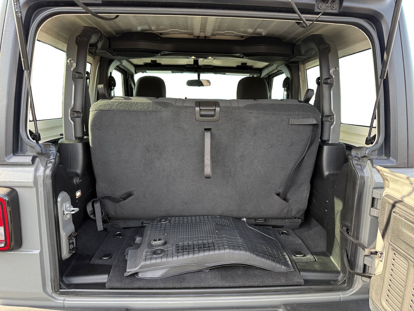 Used 2021 Jeep Wrangler Sport image 17