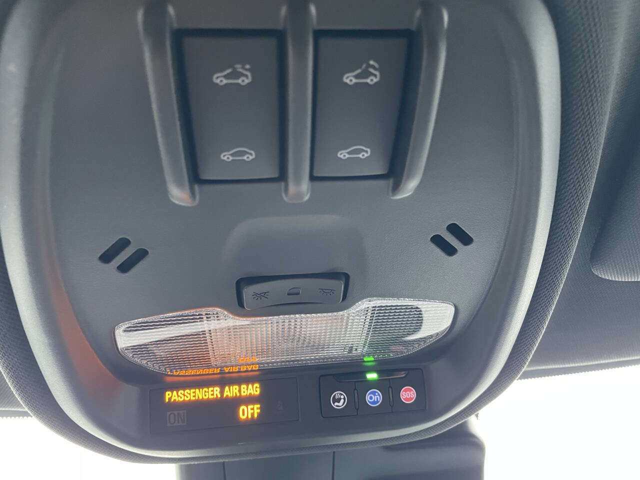 Used 2025 Chevrolet Trax RS w/ Sunroof Package image 26