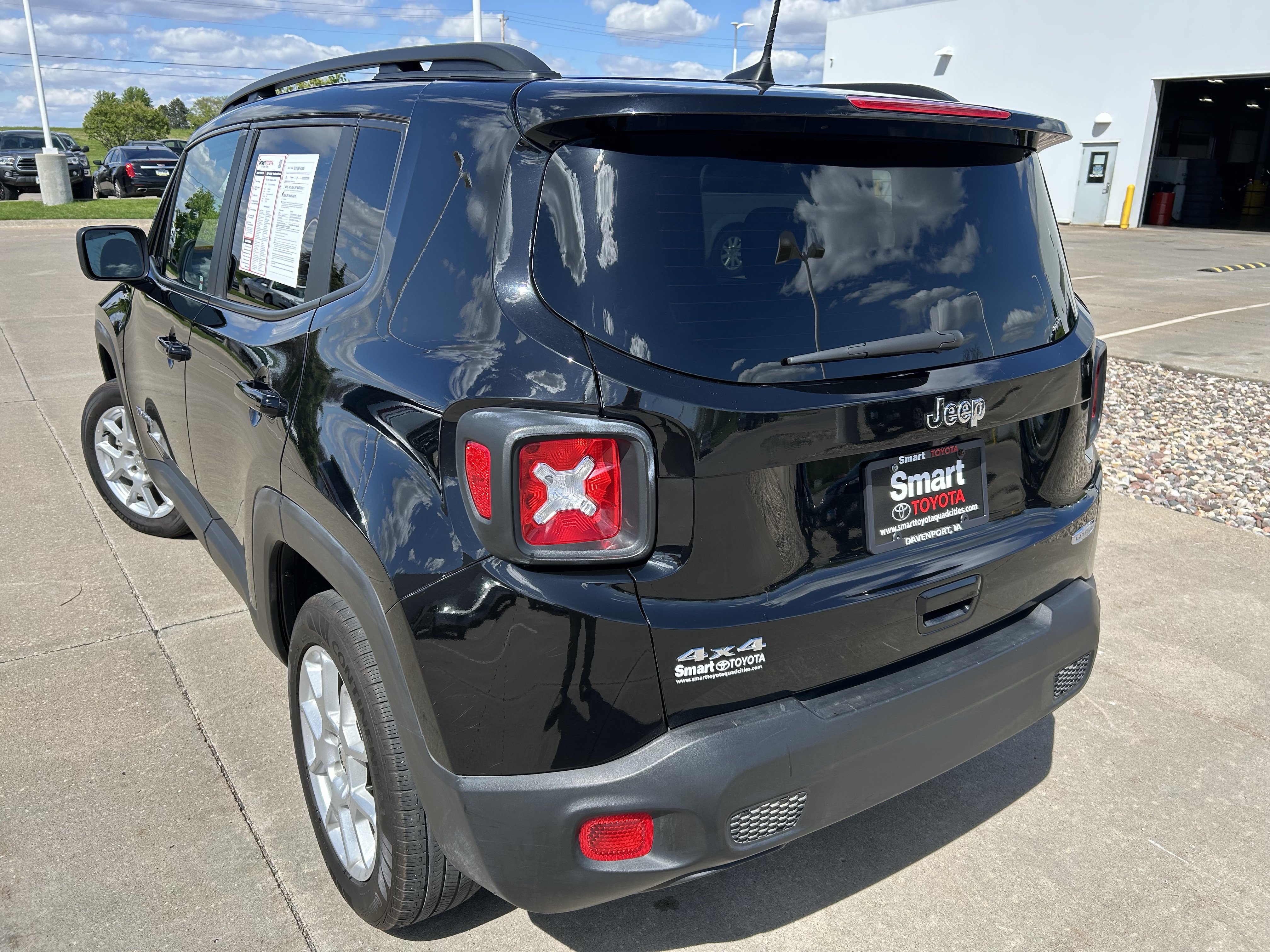 Used 2022 Jeep Renegade Latitude w/ Convenience Group AWD/4WD image 4
