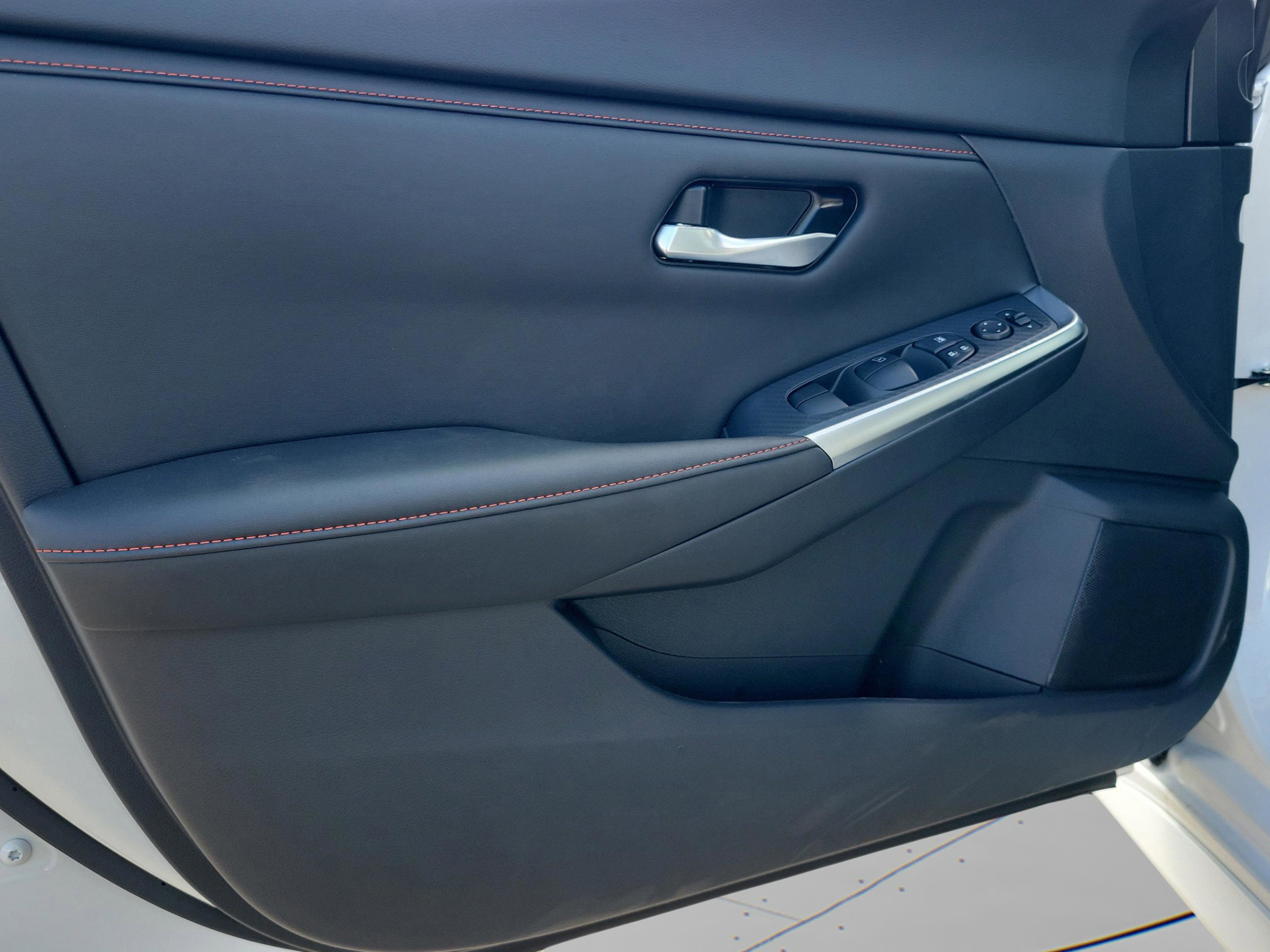 New 2025 Nissan Sentra SR FWD image 27