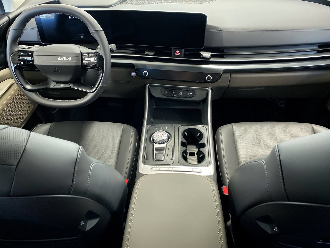 New 2027 Kia Carnival LXS FWD image 32