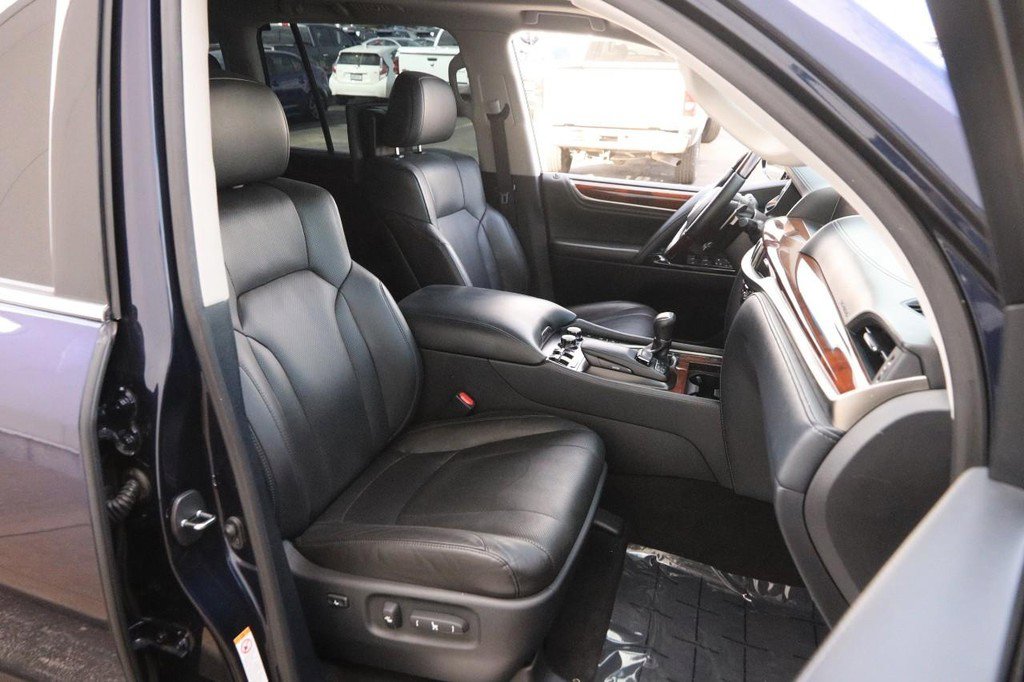 Used 2019 Lexus LX 570 4WD w/ Luxury Package image 34