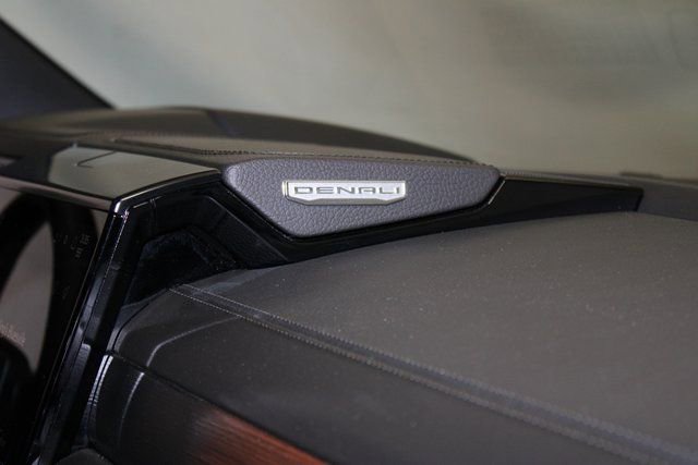 Used 2025 GMC Yukon Denali w/ Advanced Technology Package image 46