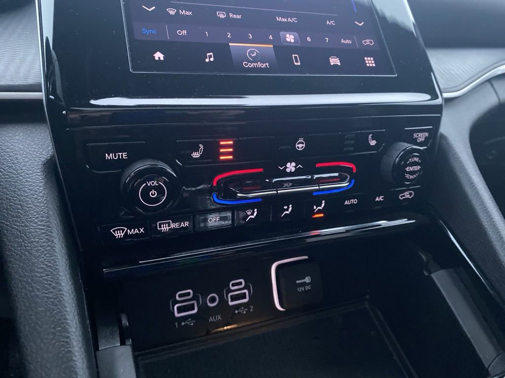 Used 2023 Jeep Grand Cherokee L Laredo image 33