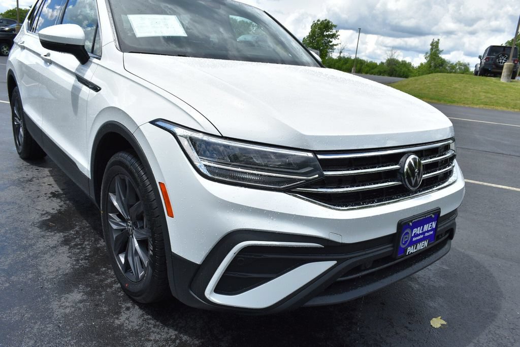 Used 2022 Volkswagen Tiguan SE AWD/4WD image 2