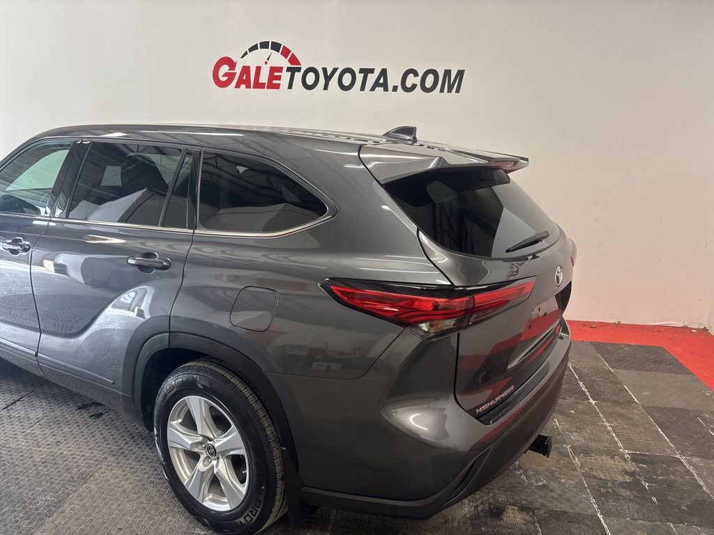 Used 2021 Toyota Highlander LE image 9