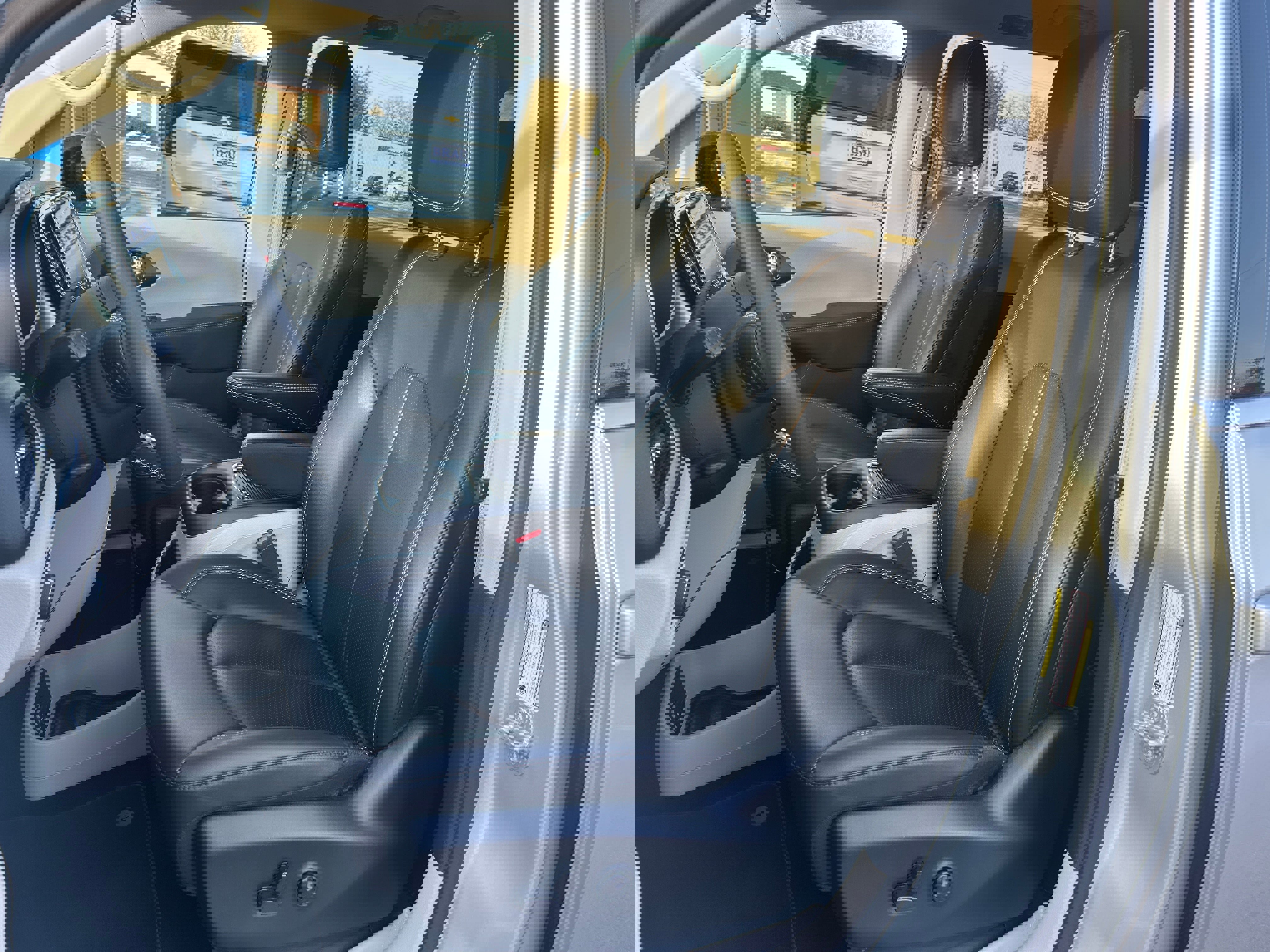 Used 2024 Chrysler Pacifica Touring-L image 17