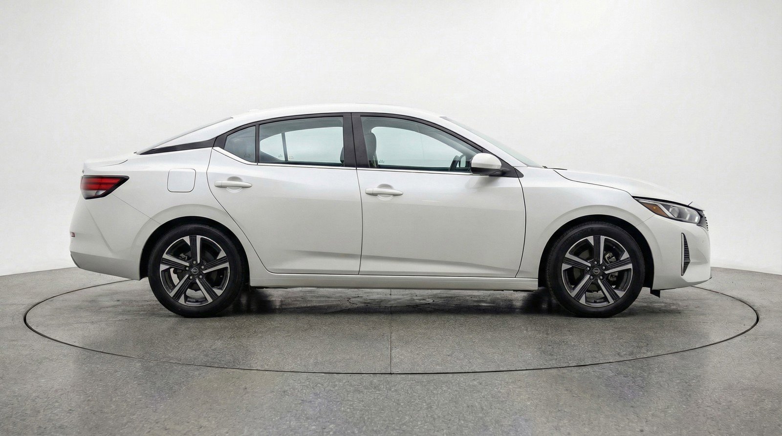 Used 2025 Nissan Sentra SV image 11