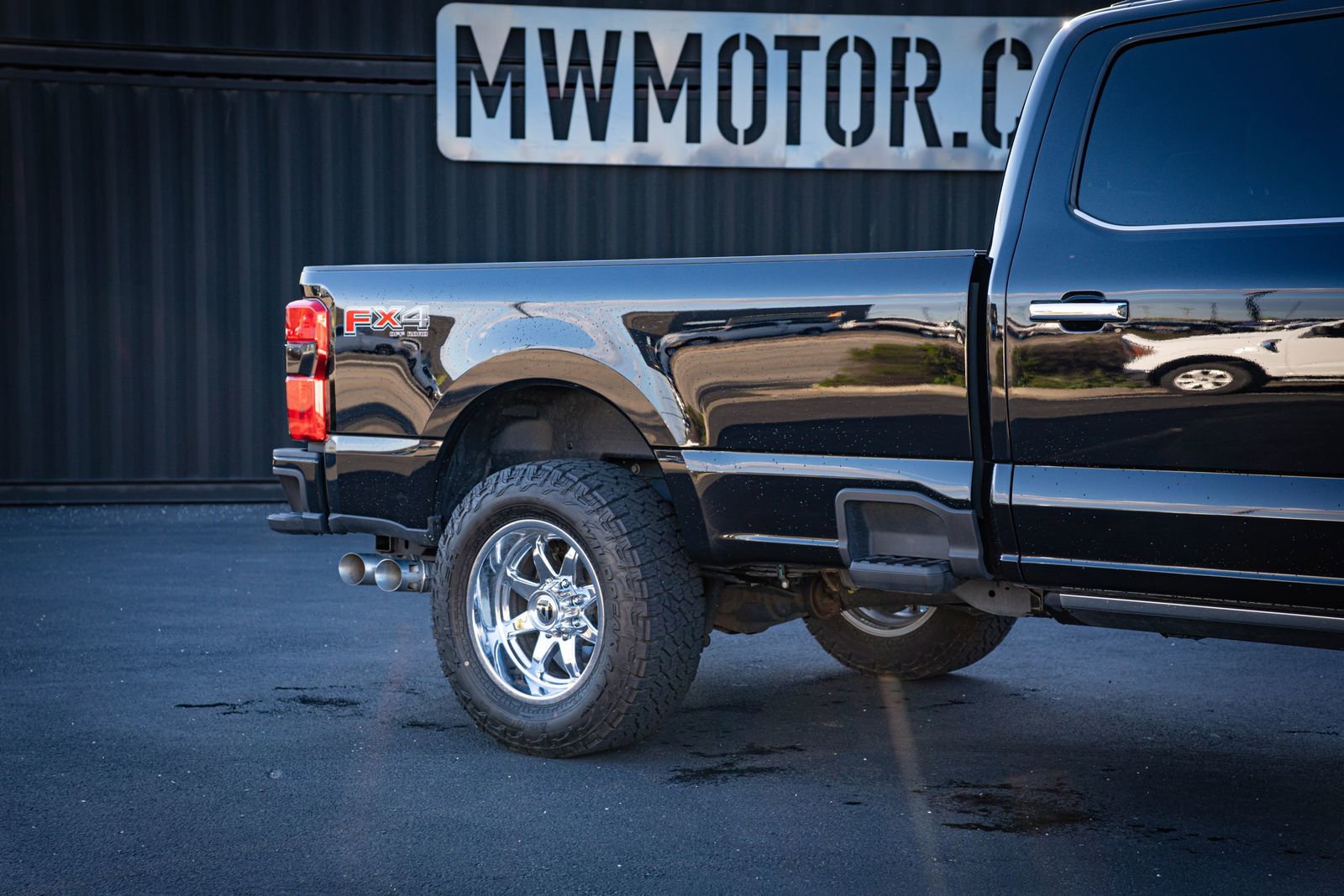 Used 2023 Ford F350 Platinum AWD/4WD image 5