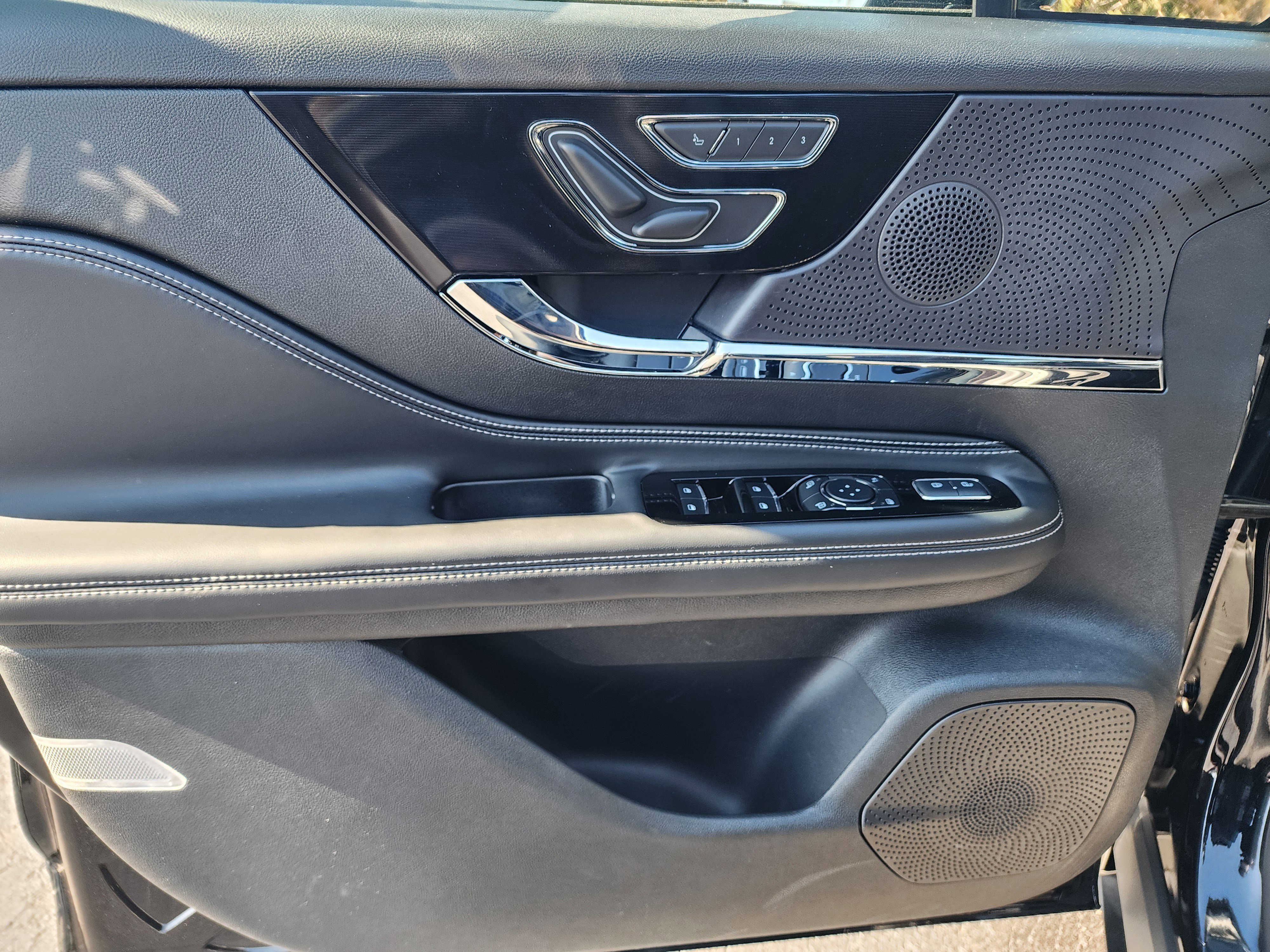 Used 2025 Lincoln Corsair FWD image 23