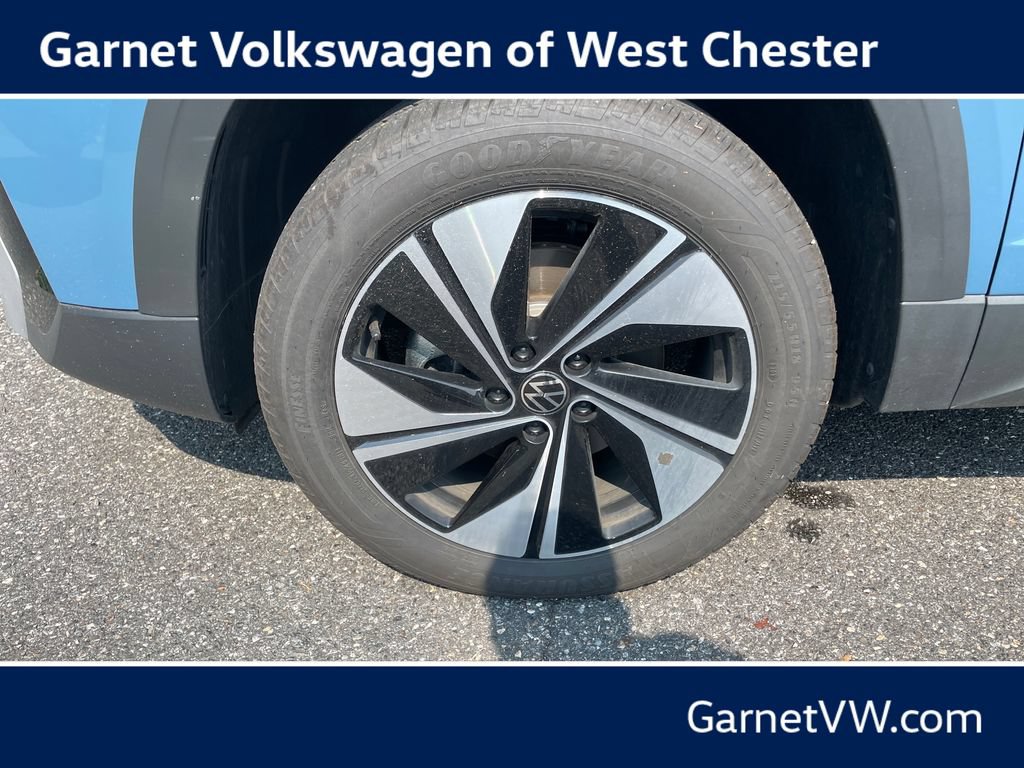 Certified 2025 Volkswagen Taos SE w/ Panoramic Sunroof Package AWD/4WD image 18