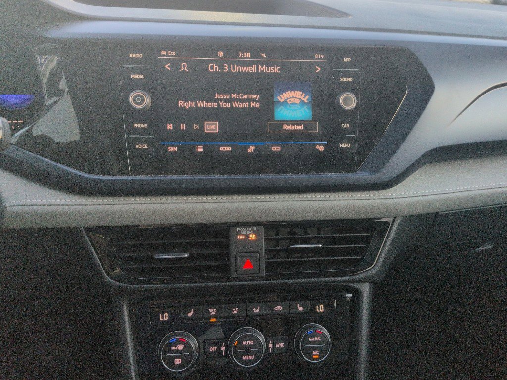 Used 2024 Volkswagen Taos SE image 9