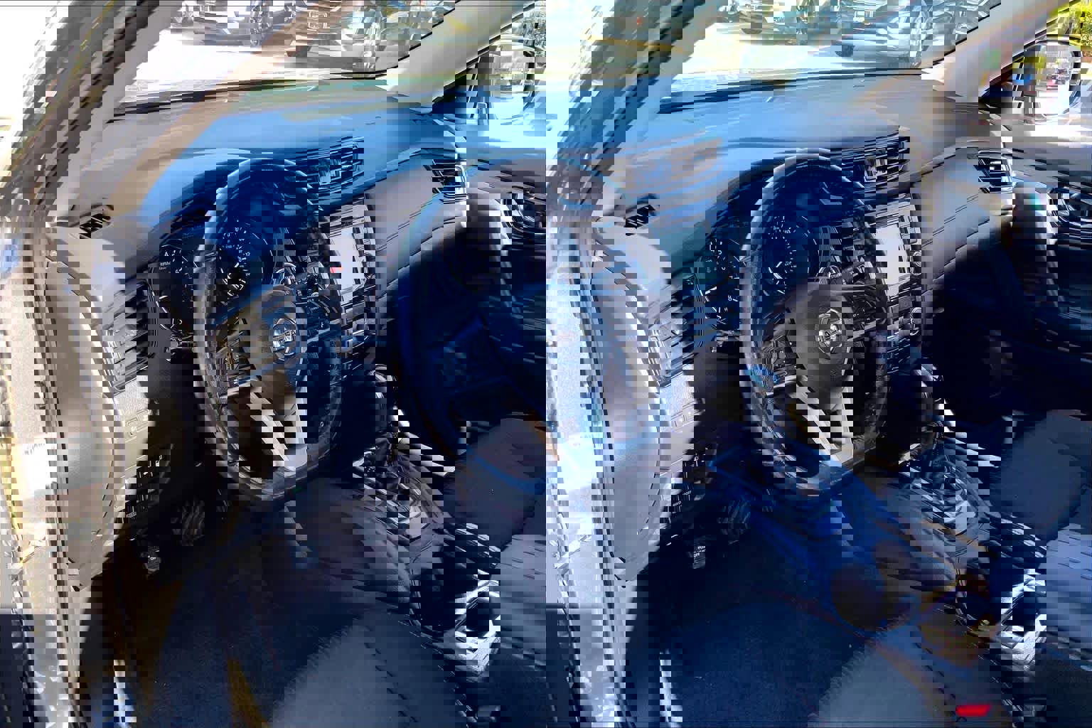 Used 2018 Nissan Rogue SV image 18